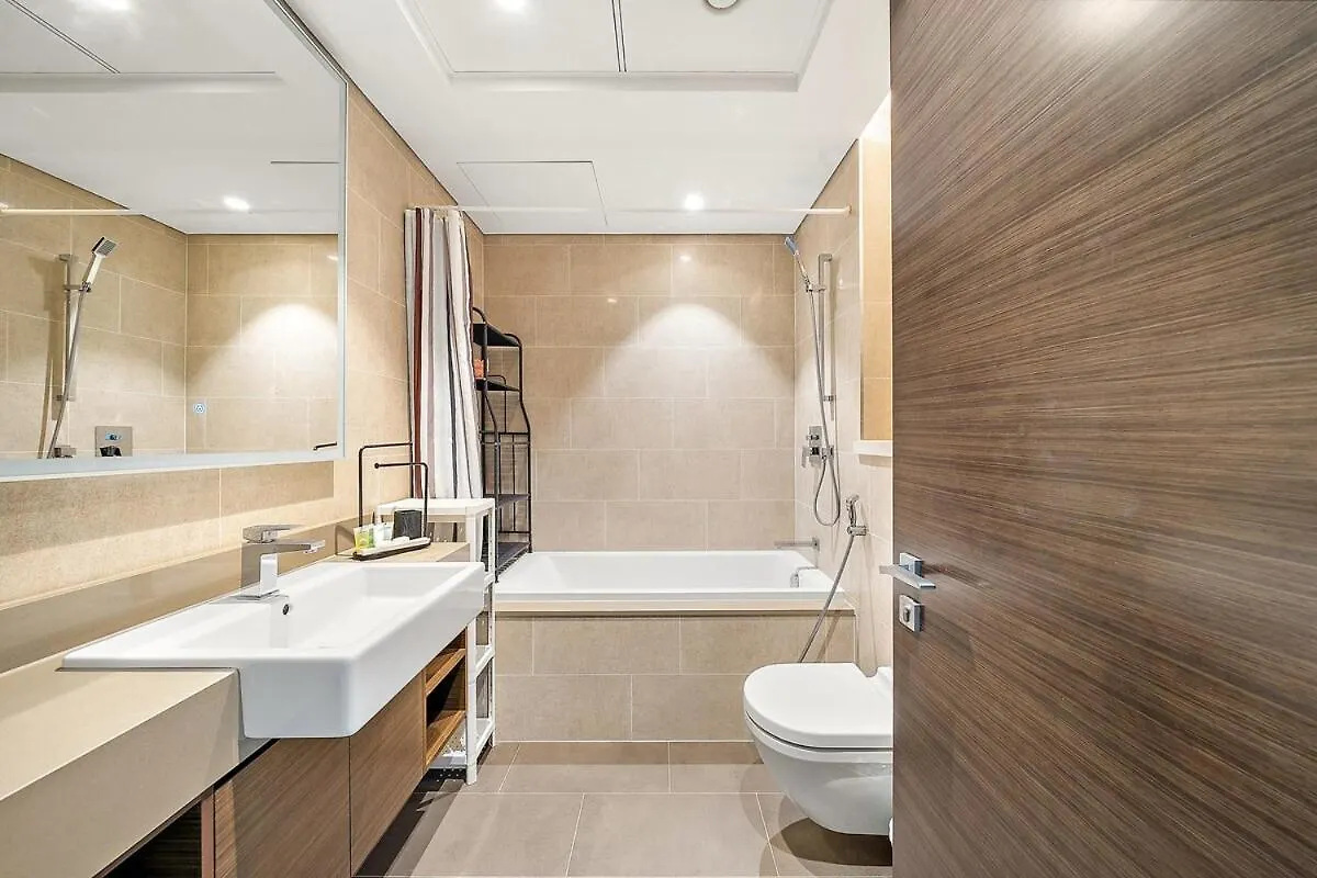 Luxurious 2Br Apartment In Sobha Hartland Greens Dubaj